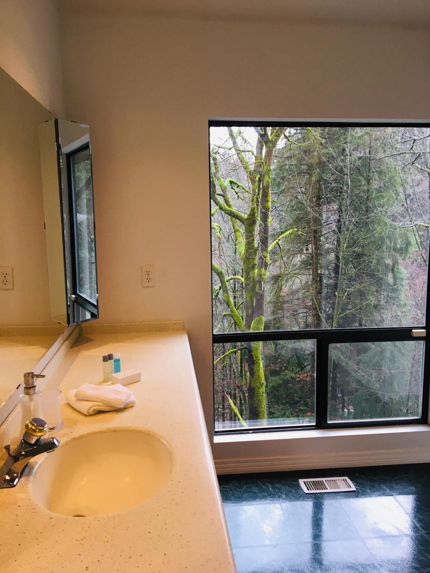Creekside City Center Suite North Vancouver Eksteriør billede