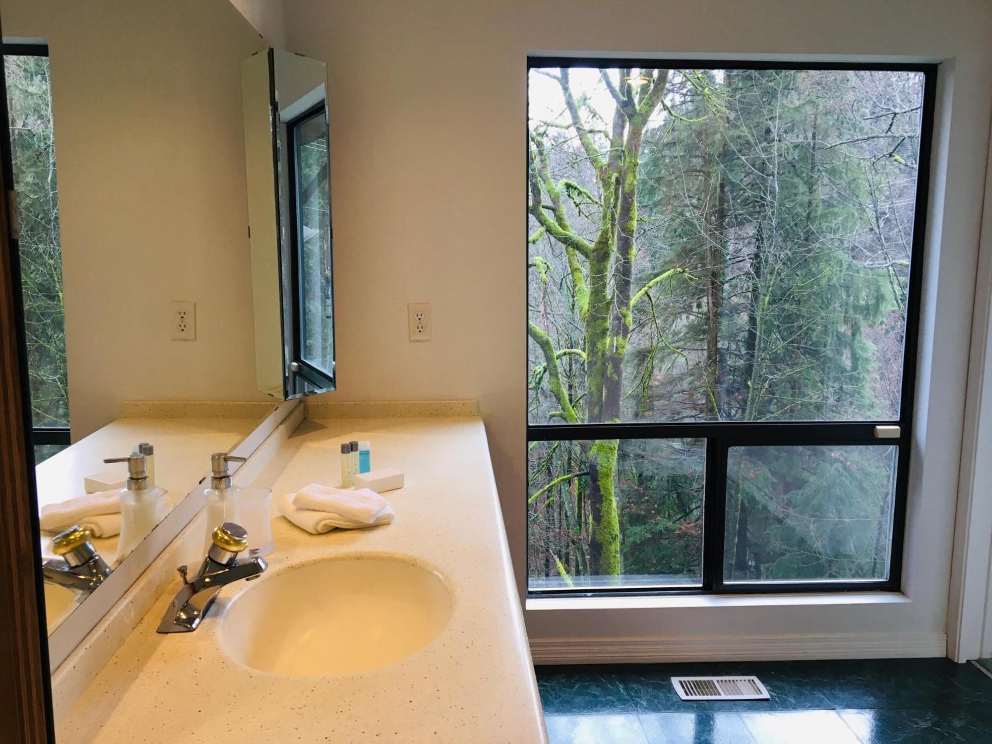 Creekside City Center Suite North Vancouver Eksteriør billede