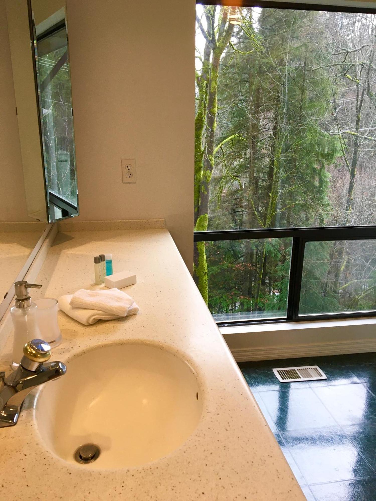Creekside City Center Suite North Vancouver Eksteriør billede